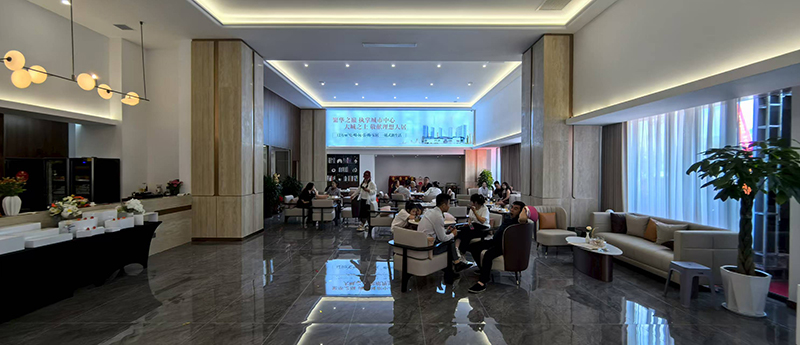 2025年7月15日，由我公司施工的華睿 · 中港城營(yíng)銷(xiāo)中心，交付使用，盛大開(kāi)放
